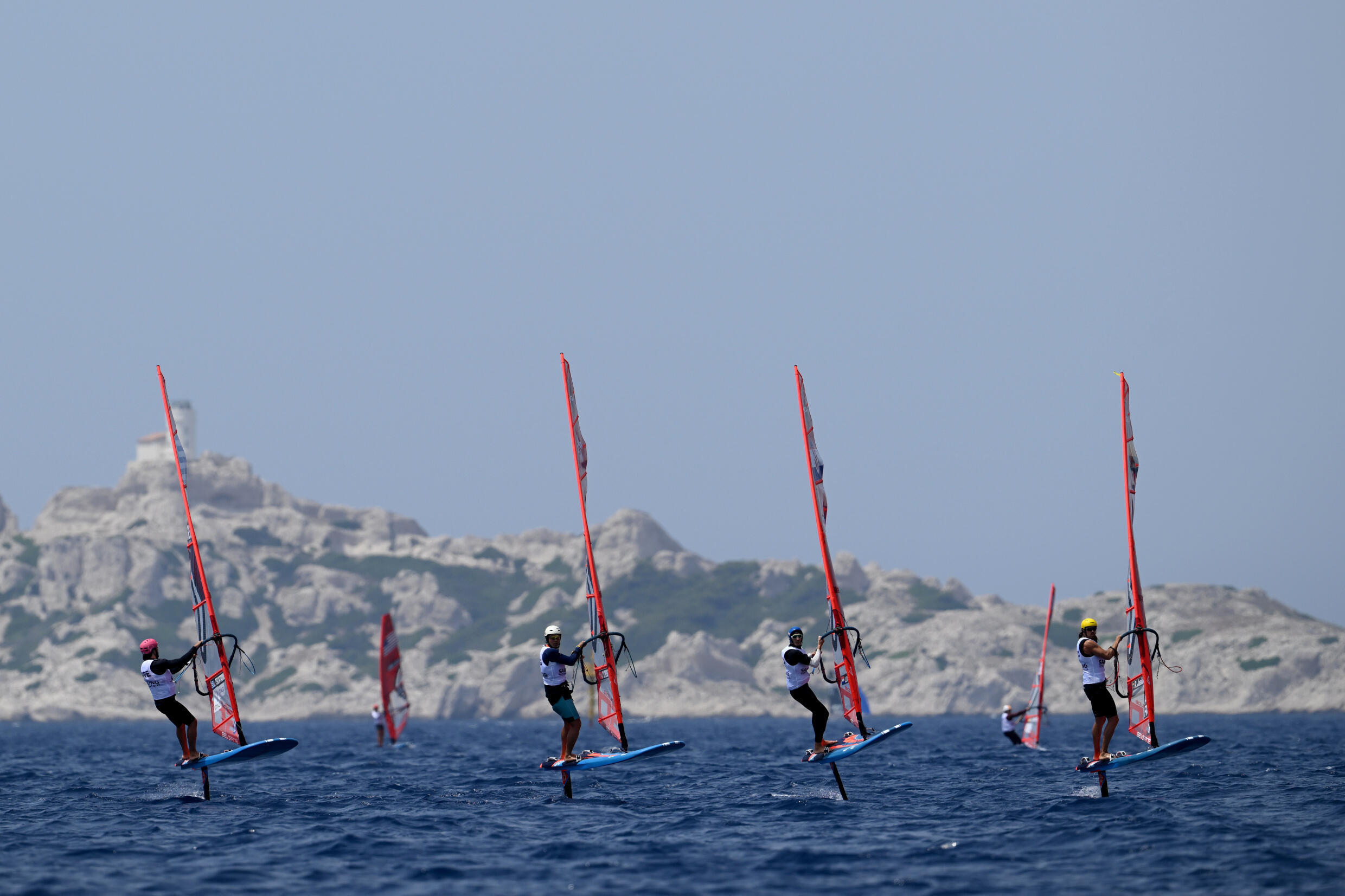 La compétition masculine de windsurf IQFOIL durant les test-events olympiques avant les Jeux de Paris-2024, le 11 juillet à Marseille sur la Marina de Roucas Blanc.