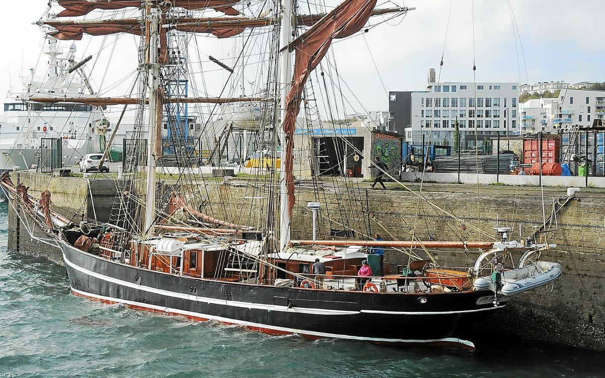 Le voilier Eye of the wind se dirige vers les Antilles après une escale à Brest